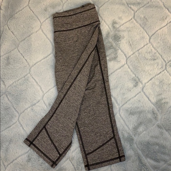 Victoria’s Secret Knockout Crop leggings size S - Picture 4 of 8